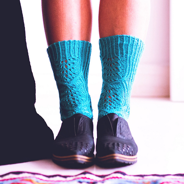 Lace Socks - Yanone (arrow)