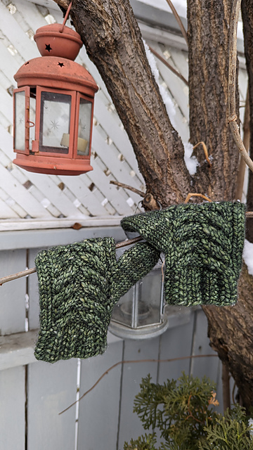 Evergreen Mittens