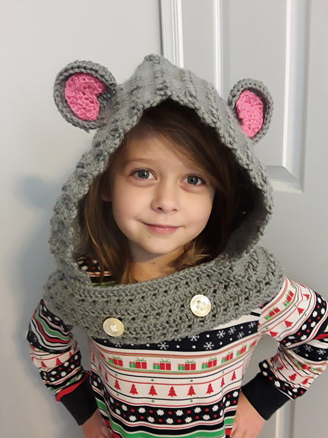 Mouse hooded cowl