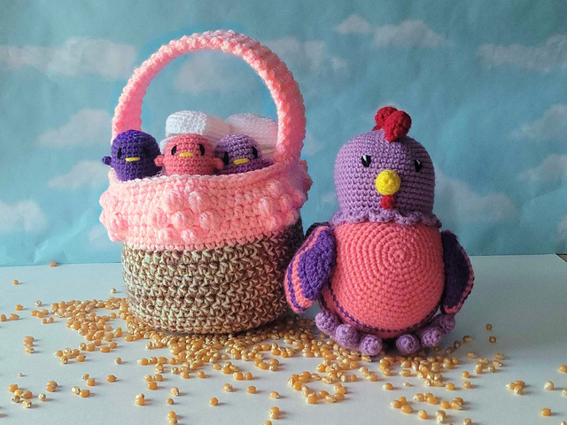 Maggie the Momma Hen Chicken Set