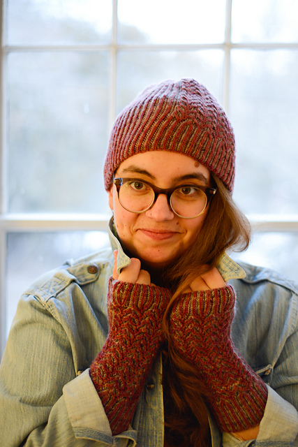 Deiknunai Mitts