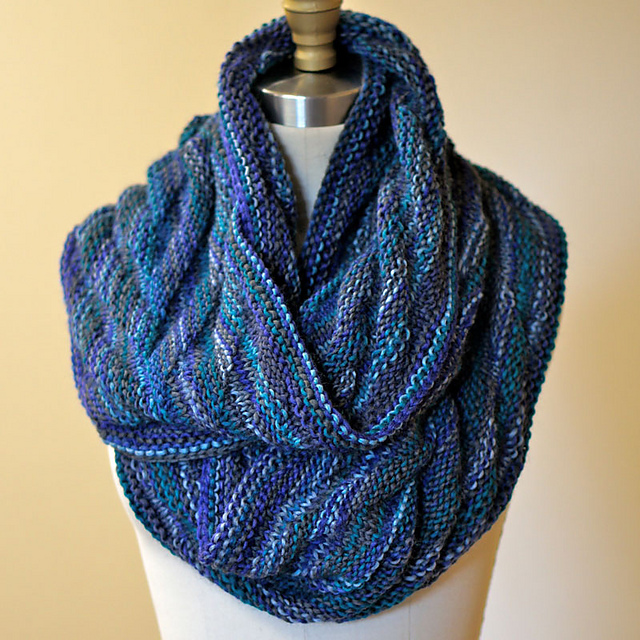 Reggae Ombre Arrowhead Moebius Cowl