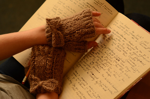 Lady Verity Mitts