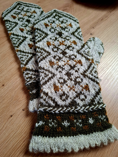 Gudrun Mittens