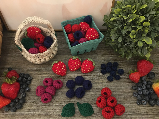 Ravelry: Berries and basket pattern by Elizabeth Goddard