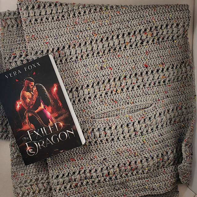Fantasy pocket shawl
