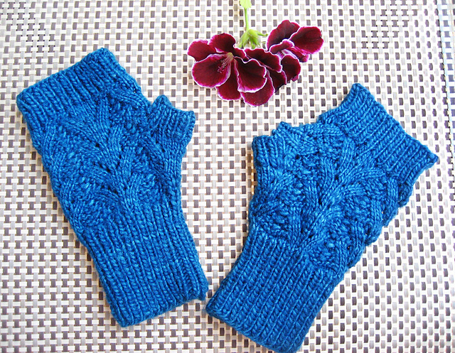 Nordic Lace Mitts