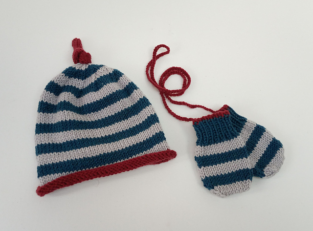 "Top Knot" Beanie and Mitts Set