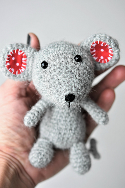 Silky spring mouse