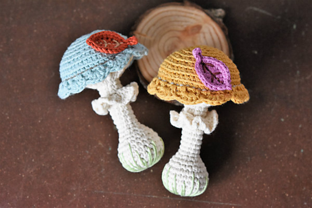 Mushroom rattle