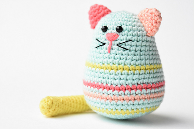 Egg-shaped cat