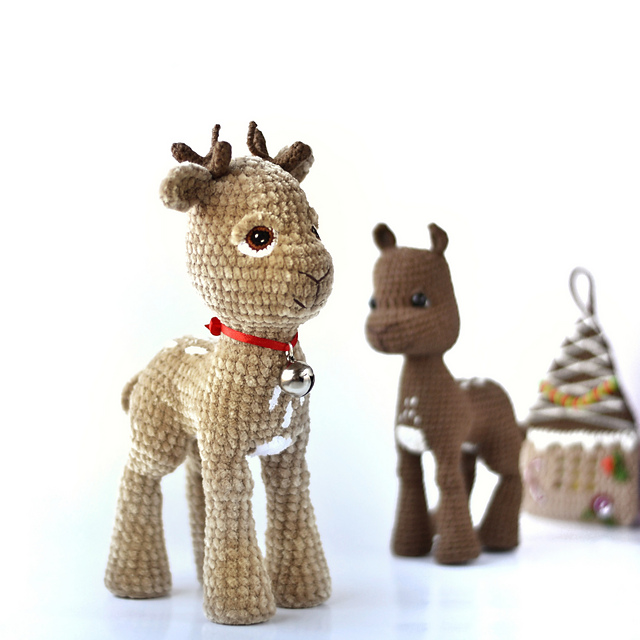 Plush Christmas Reindeer / Fawn