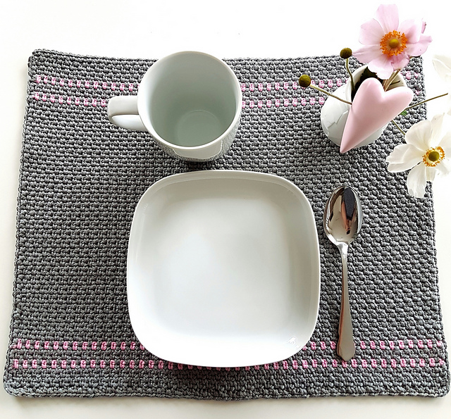 Placemats in Mosstitch