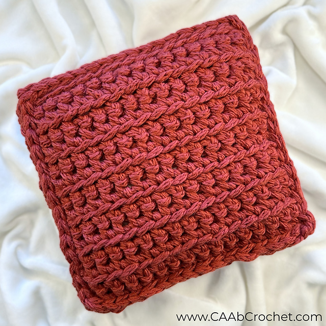 Ravelry Jumbo Yarn Pillow pattern by Esther Thompson