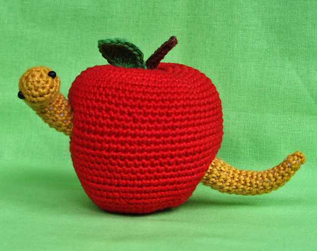 Amigurumi WORMY APPLE