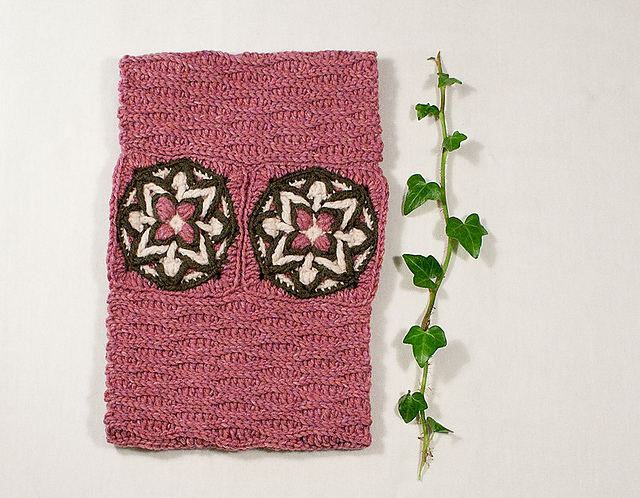 Cowl in Overlay Crochet