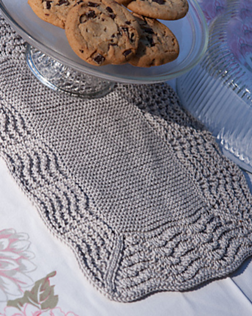 Scalloped Edge Placemat