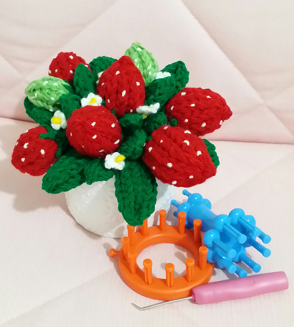 Loom Knit Potted Strawberry