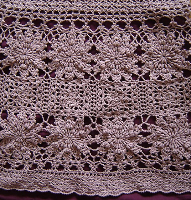 Knee-length skirt with flower motifs