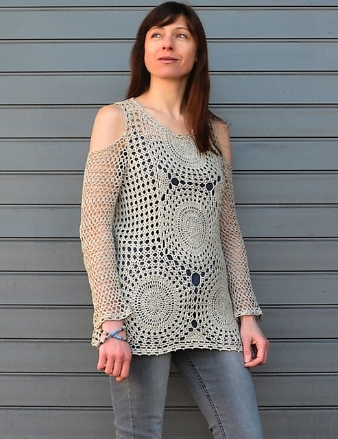 Cold shoulder tunic Constellation