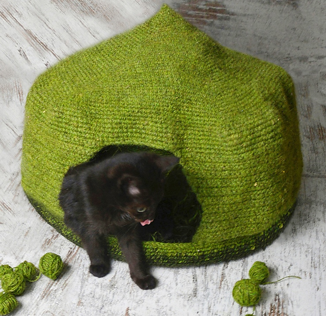 Rotunda Cat's house with a detachable roof