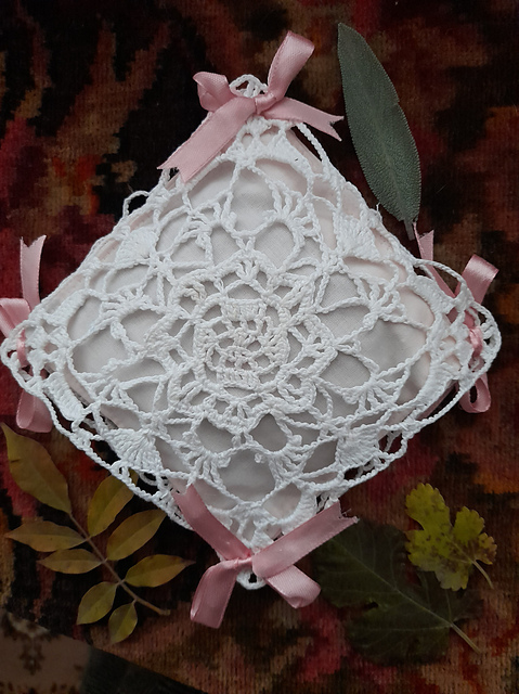 Sachet lace Inevitable uncertainty