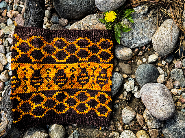 My Little Bee Cowl