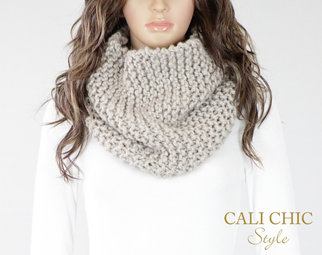 Ravelry: Kyla Cowl #813 pattern by Kyoko - Cali Chic