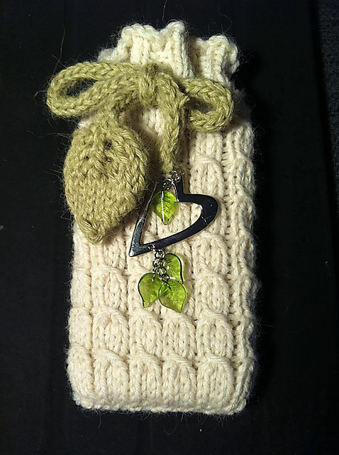 2 Easy-to-knit Phonesocks