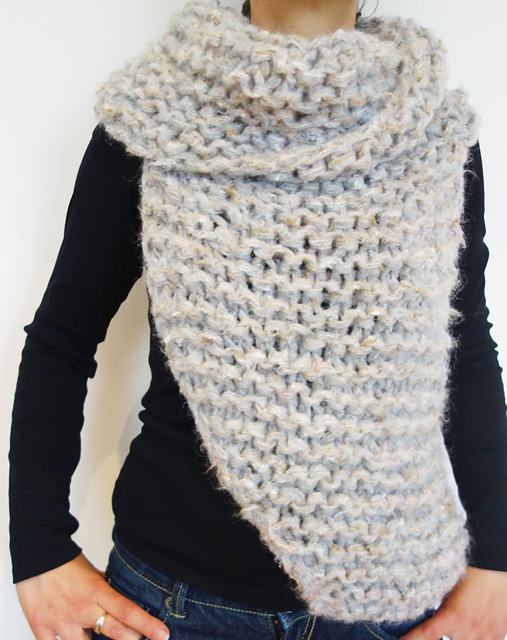 Ravelry Easy Knit Katniss Cowl pattern by Camelia Mit