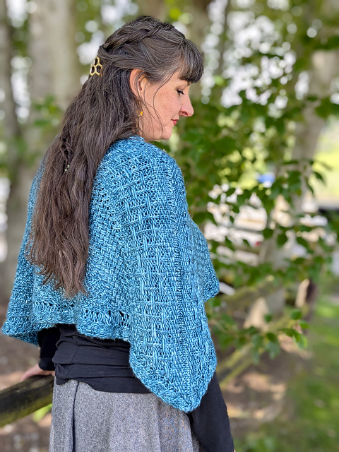 Wintertide: A Nearly Winter Capelet