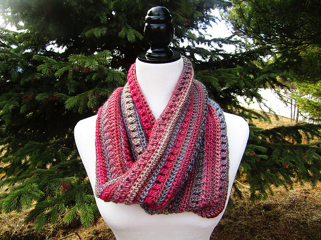 Aurora Mobius Cowl