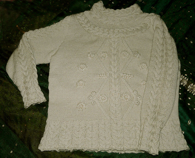428 - Pull brodé et béret