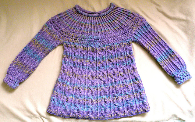 # 65 Pull torsadé bleu chiné en forme trapèze