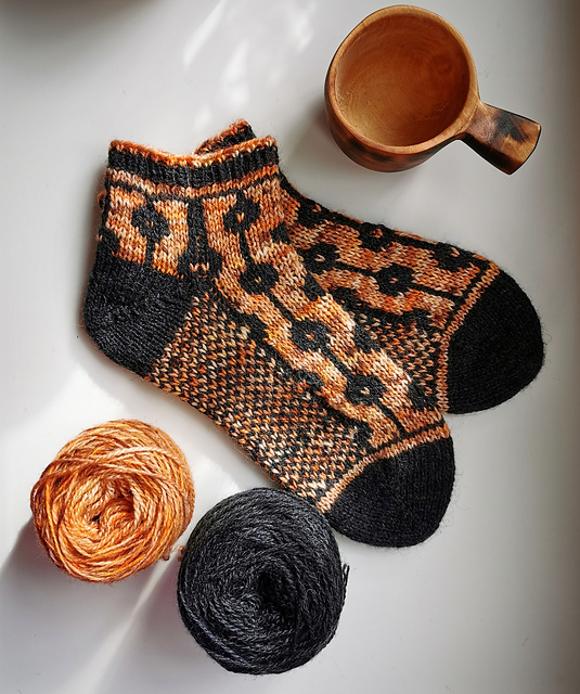 Dotted Line Socks