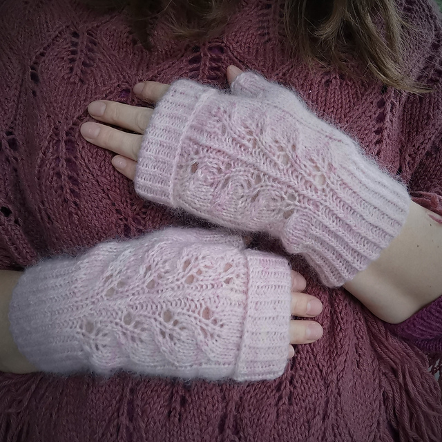 Sarina Fingerless mittens