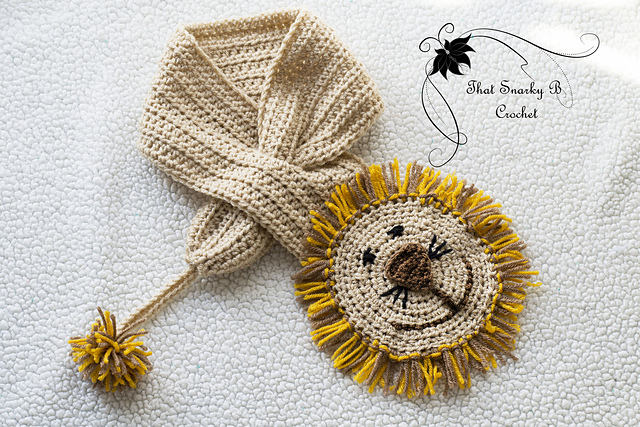 The Loopy Little Lion Buttonhole Cowl