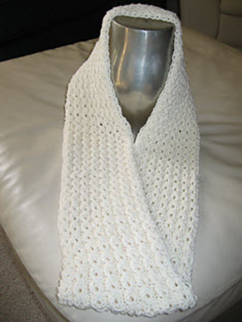 Festive December Diminutive Cable Scarf