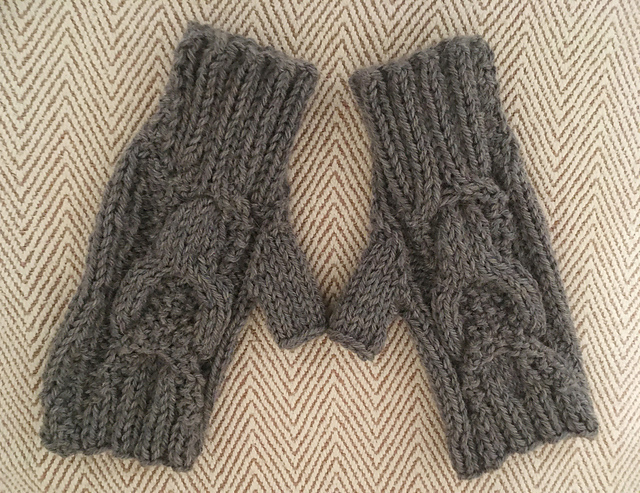 Snowdon Fingerless Mittens