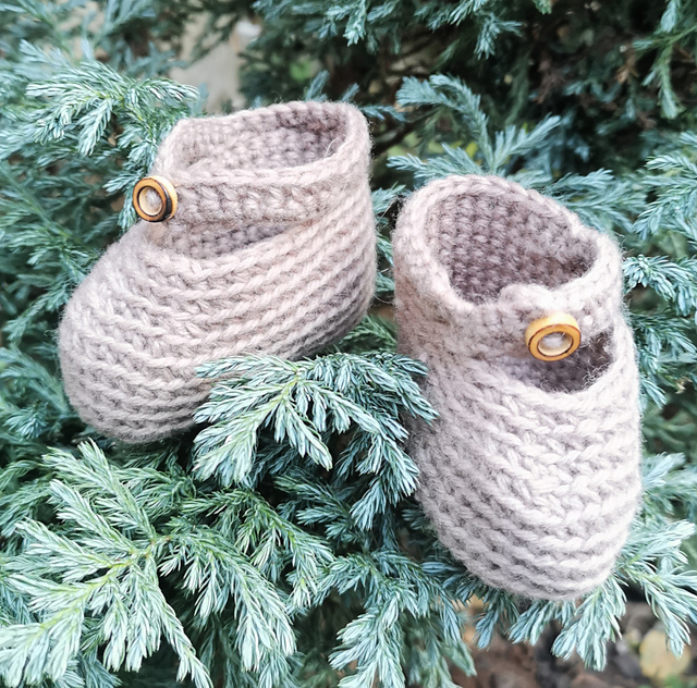 P'tits chaussons à un bouton