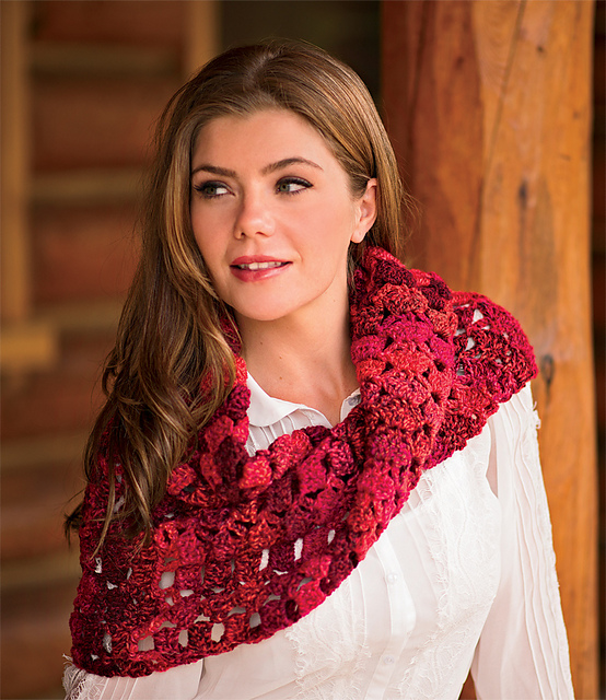 Holly Berry Cowl