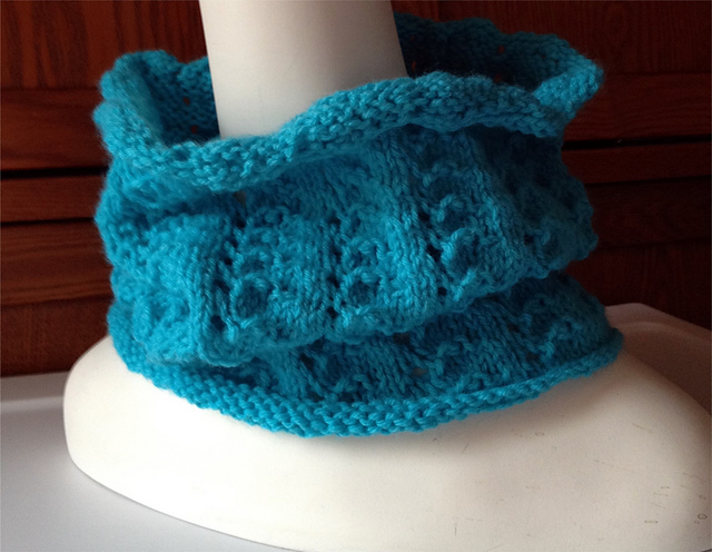 Mini Lace Cowl