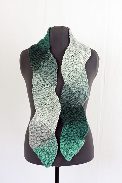 Wavy Scarf