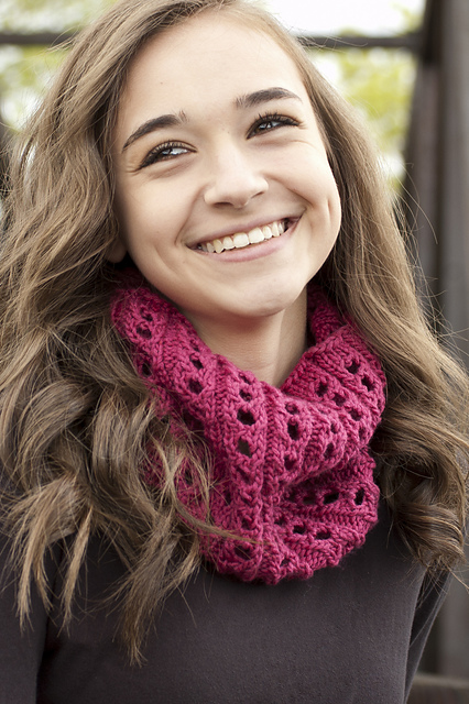 Large Eyelet Rib Cowl