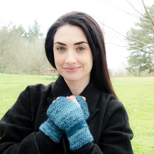 Teal Twist Mitts