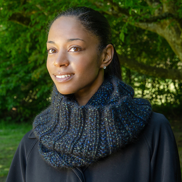 Peacock Ribbed Cowl