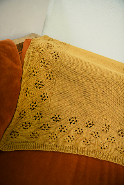 Golden Daisies Lapghan