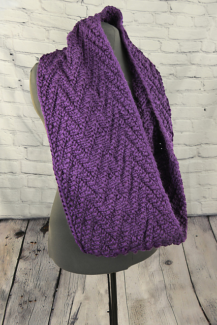Zag Zig Cowl