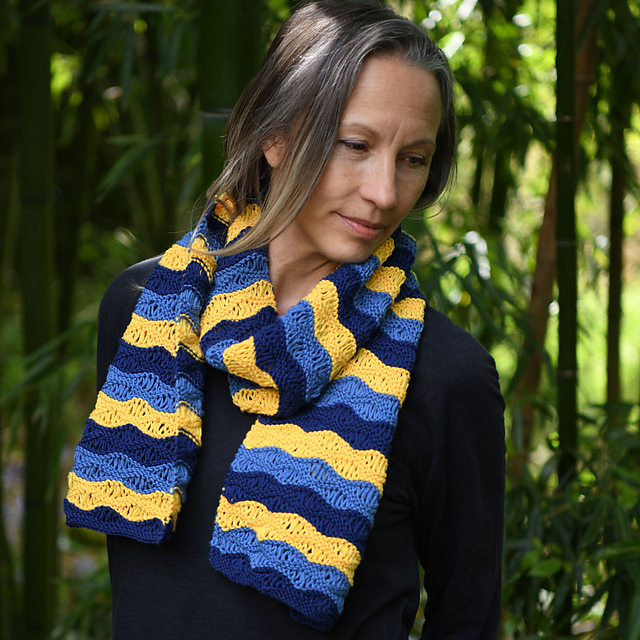 SAIL SHAPED SCARF LADY LAKE