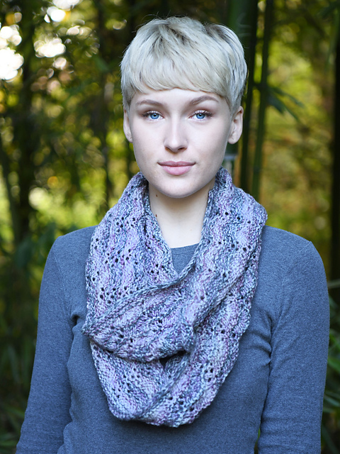 Lacy Scallops Cowl